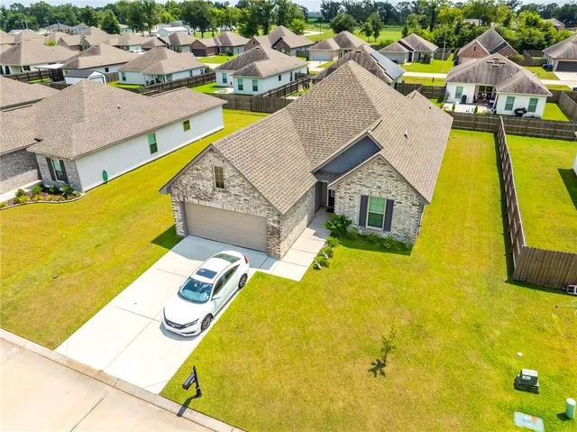 $2,000 | 160 Shadow Pointe Road, Thibodaux, LA 70301
