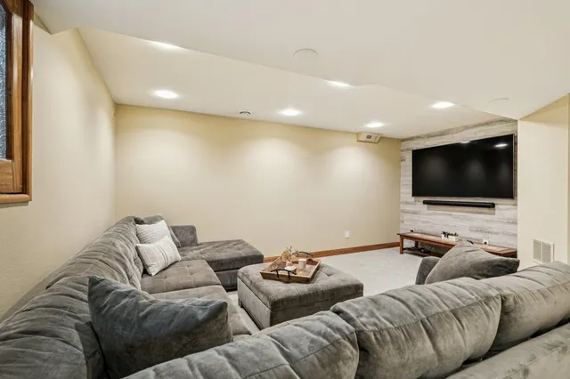 $600,000 | 8055 South 85th Street, Franklin, WI 53132