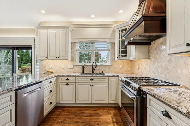 $600,000 | 8055 South 85th Street, Franklin, WI 53132