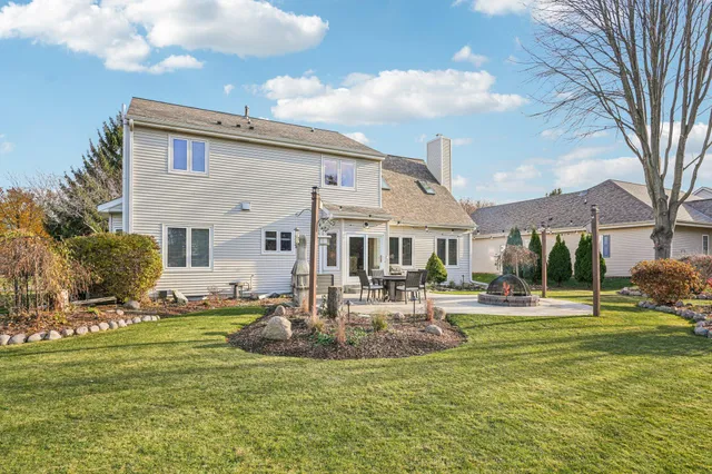 $600,000 | 8055 South 85th Street, Franklin, WI 53132