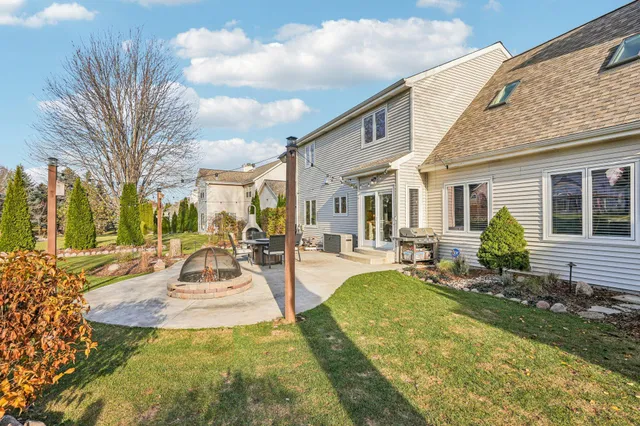 $600,000 | 8055 South 85th Street, Franklin, WI 53132