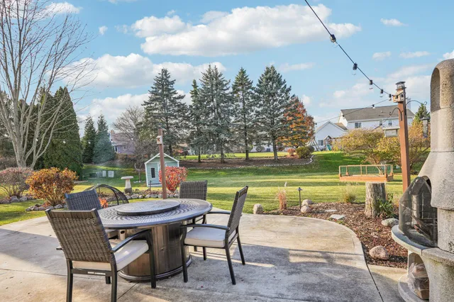 $600,000 | 8055 South 85th Street, Franklin, WI 53132