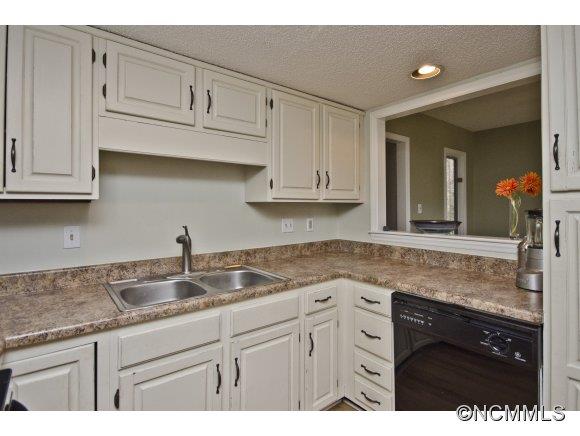 205 Laurel Ridge Road Asheville, NC 28805 - Photo 11 of 20 Gallery Image 11