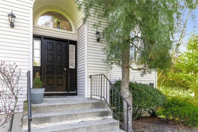 $1,075,000 | 8 Aron Court, Spring Valley, NY 10977