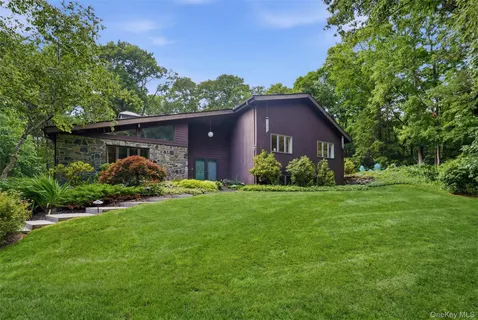 $800,000 | 17 Stoutenburgh Drive, Hyde Park, NY 12538