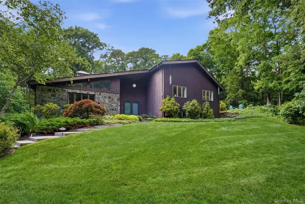 $800,000 | 17 Stoutenburgh Drive, Hyde Park, NY 12538