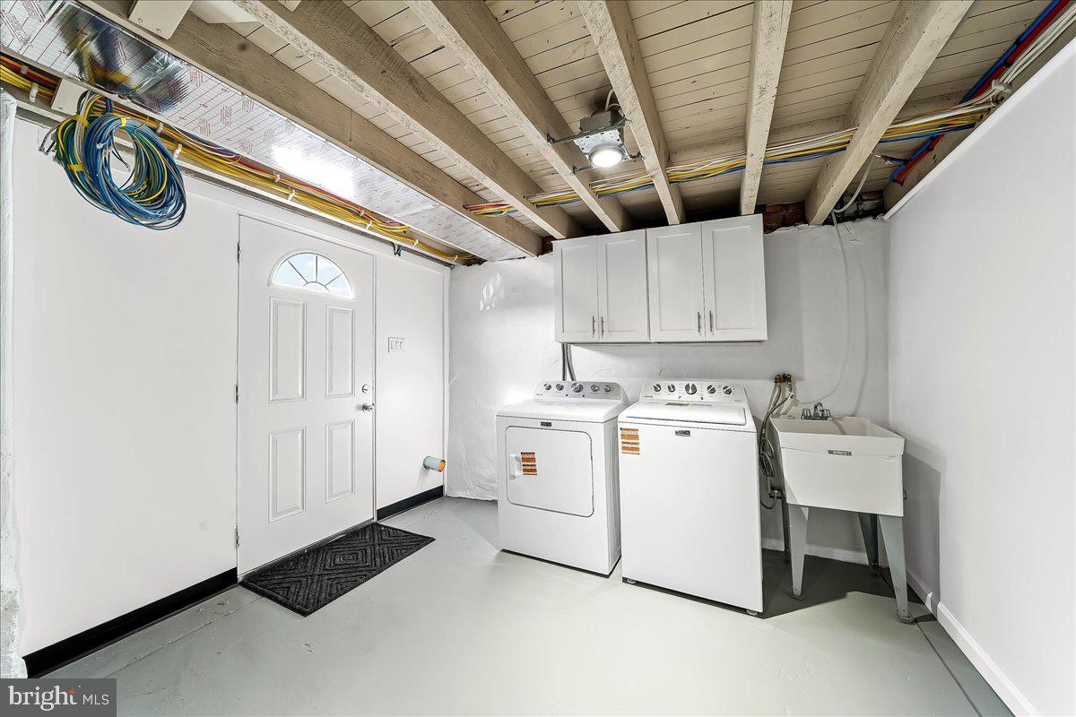 1232 Edgehill Road Darby, PA 19023 - Photo 18 of 20 a utility room with dryer and washer