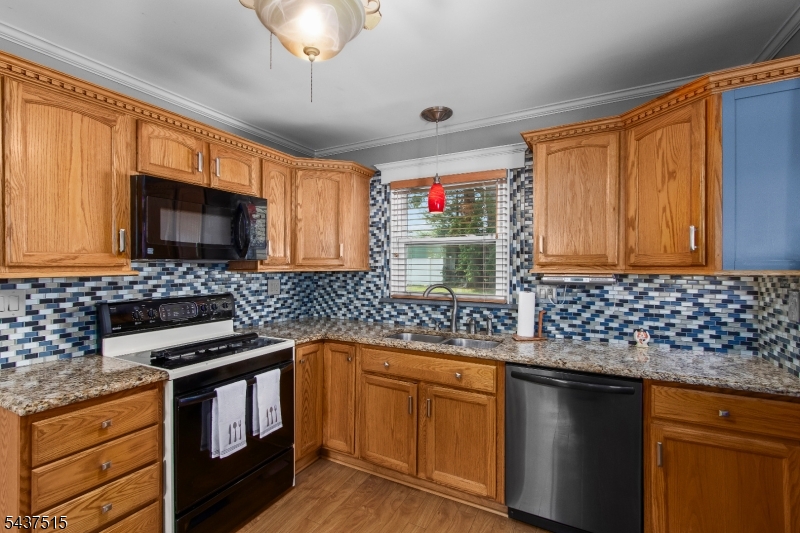 75 Lancaster Road Woodbridge, NJ 07067 - Photo 9 of 33