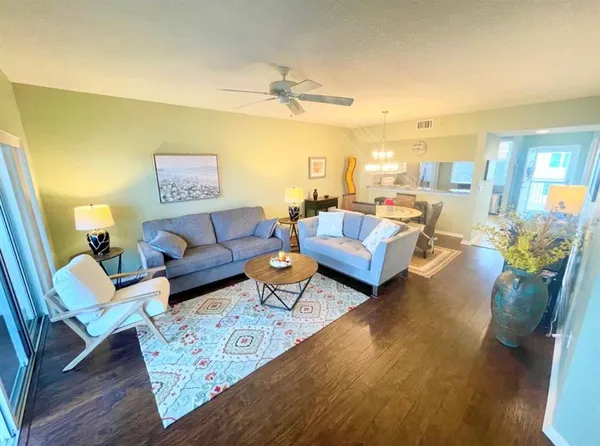 $2,700 | 1200 Country Club Drive, Unit 1502, Largo, FL 33771