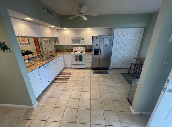 $2,700 | 1200 Country Club Drive, Unit 1502, Largo, FL 33771