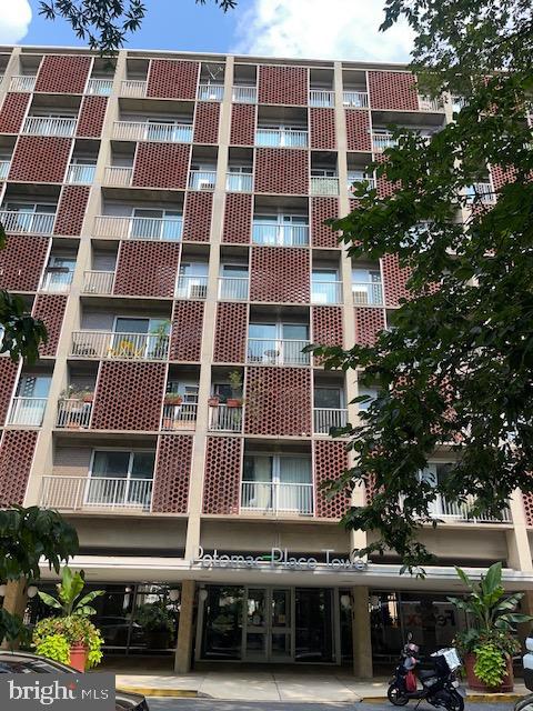 800 4th Street Southwest, Unit S503 Washington, DC 20024 - Photo 1 of 21 a view of a building with a street