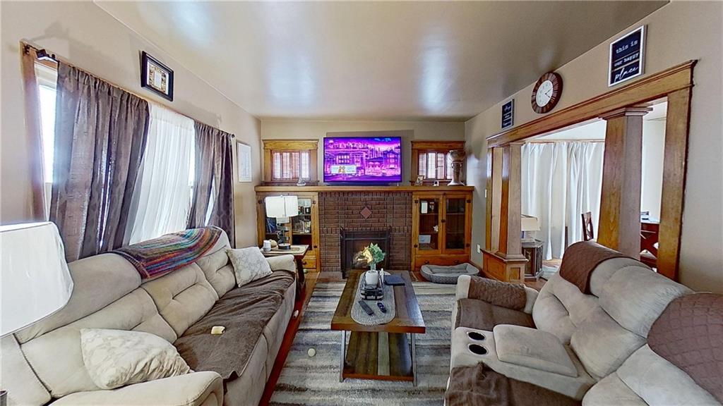 910 Temple Avenue New Castle, PA 16101 - Photo 14 of 35 Living room