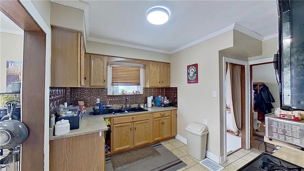 910 Temple Avenue New Castle, PA 16101 - Photo 19 of 35 Kitchen