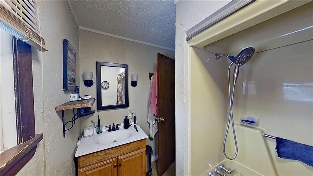 910 Temple Avenue New Castle, PA 16101 - Photo 26 of 35