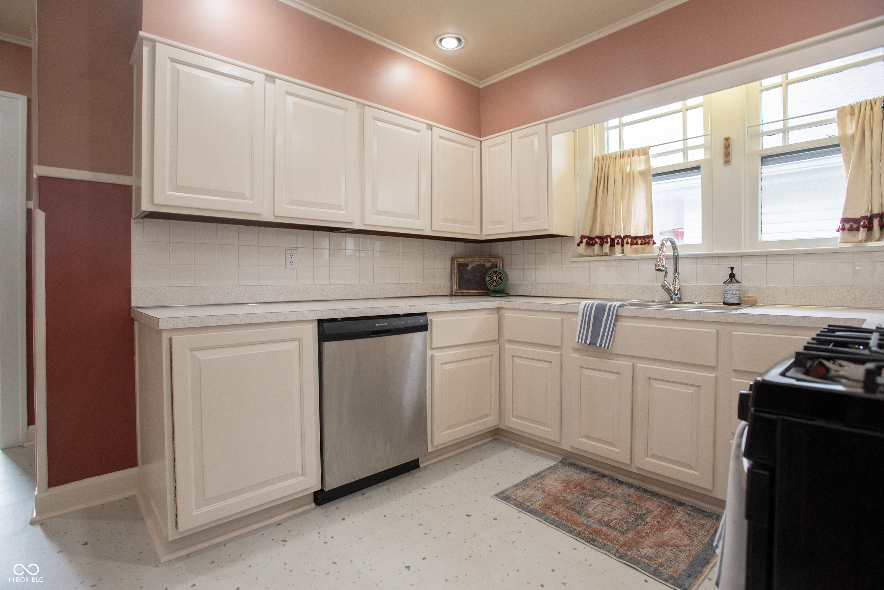 901 North Riley Avenue Indianapolis, IN 46201 - Photo 11 of 35 Gallery Image 11