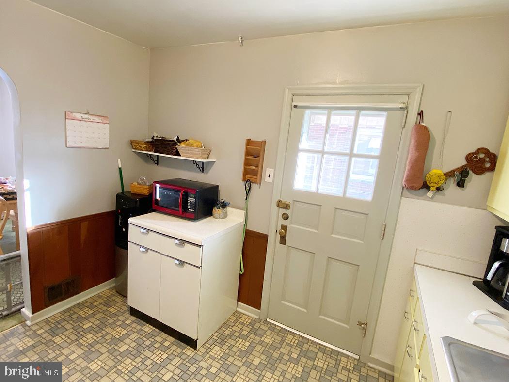 328 Edgewood Road York, PA 17402 - Photo 12 of 37 Gallery Image 12