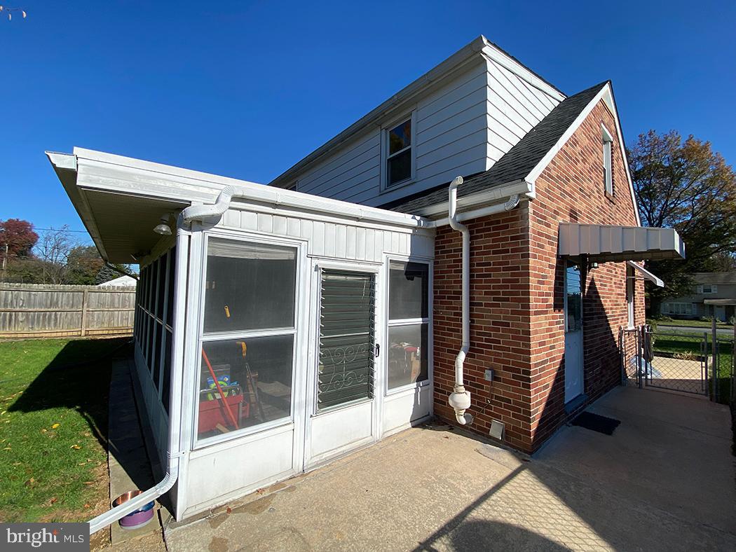 328 Edgewood Road York, PA 17402 - Photo 30 of 37 Gallery Image 30