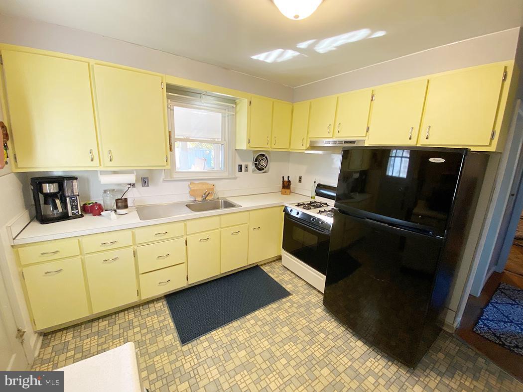328 Edgewood Road York, PA 17402 - Photo 10 of 37 Gallery Image 10