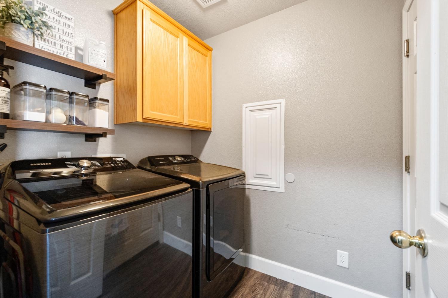 595 Quady Lane Madera, CA 93637 - Photo 23 of 25 a kitchen that has a sink and a stove