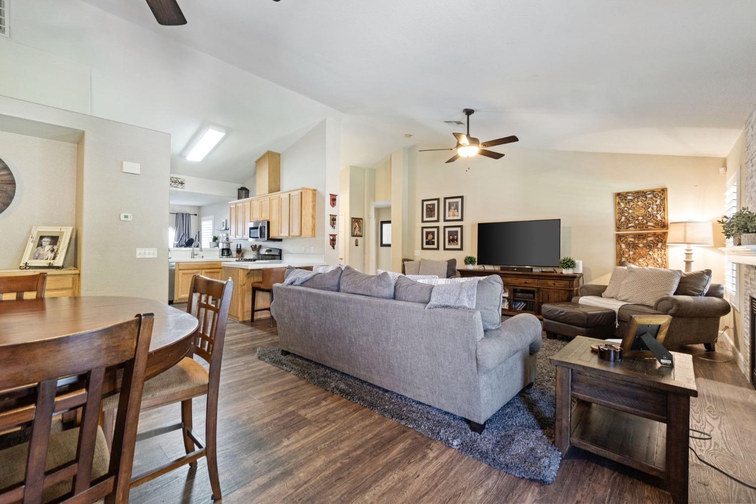 595 Quady Lane Madera, CA 93637 - Photo 8 of 25 a living room with furniture and a flat screen tv