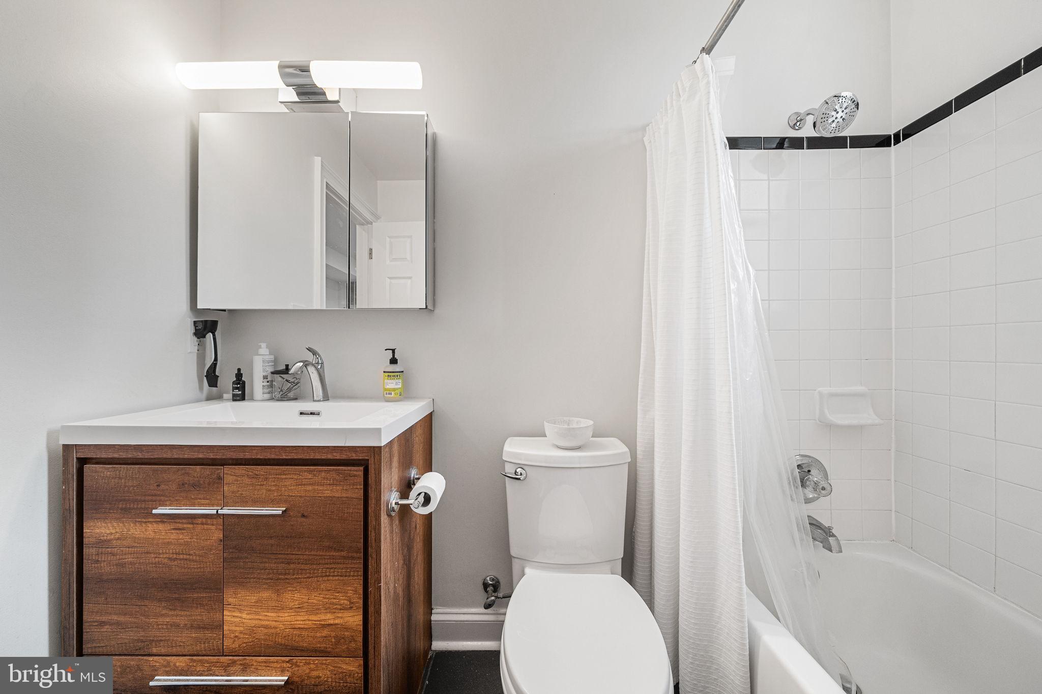 1423 R Street Northwest, Unit 402 Washington, DC 20009 - Photo 18 of 37 Updated Full Bath