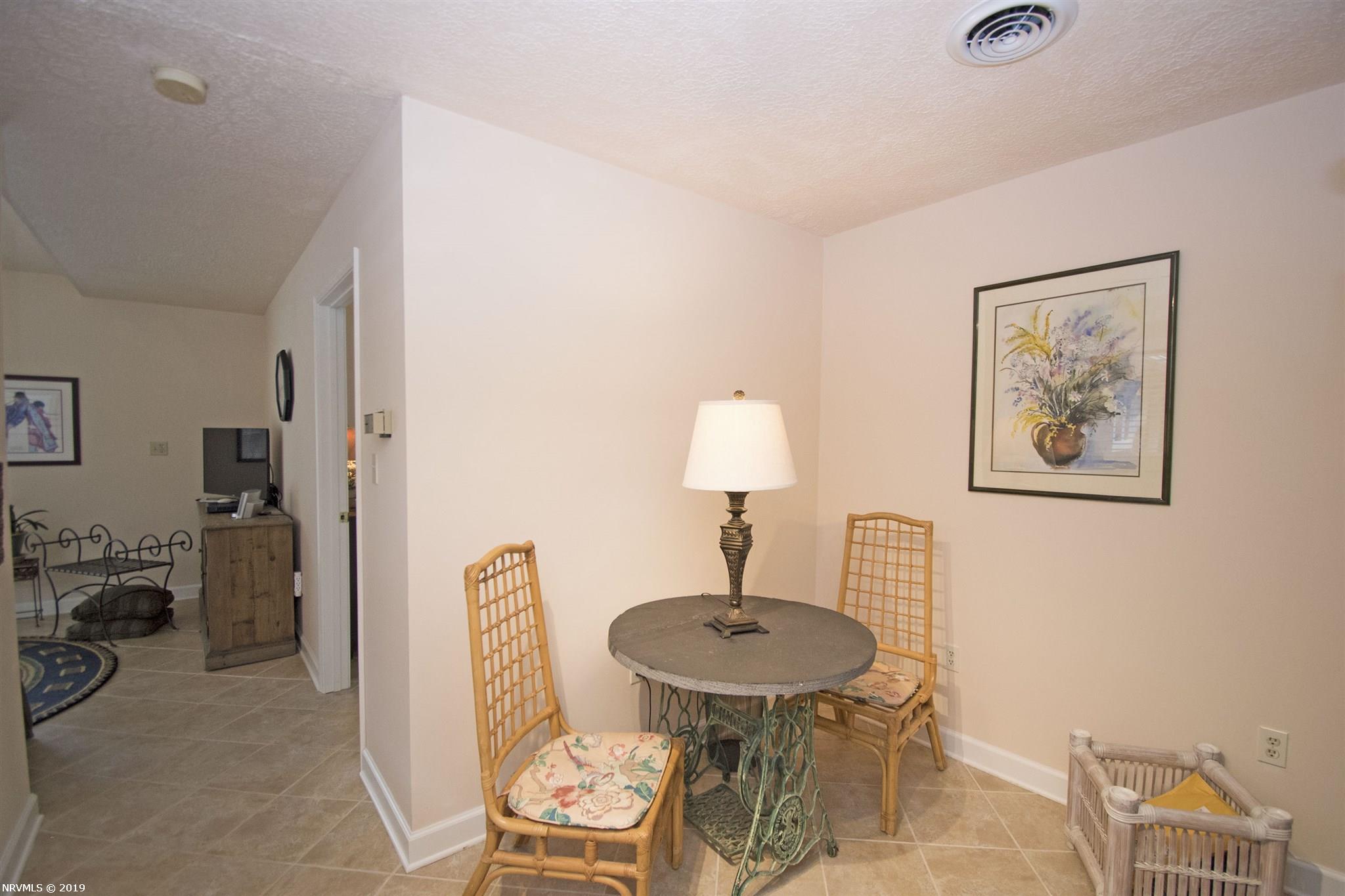 4411 Mariners Point Road Radford, VA 24141 - Photo 32 of 46 Gallery Image 32