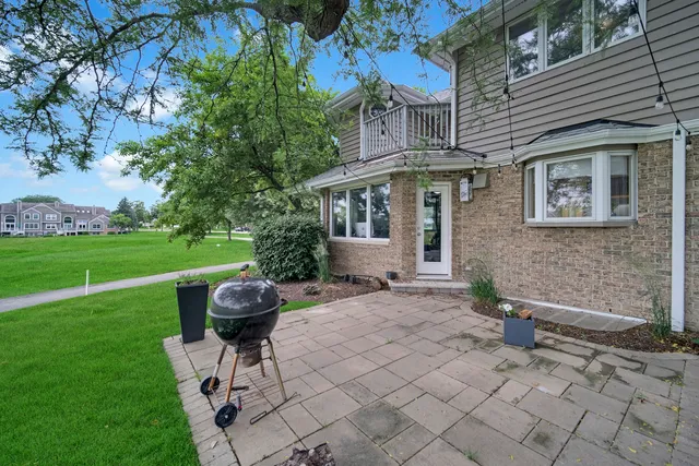 $1,030,000 | 3901 White Eagle Drive, Naperville, IL 60564