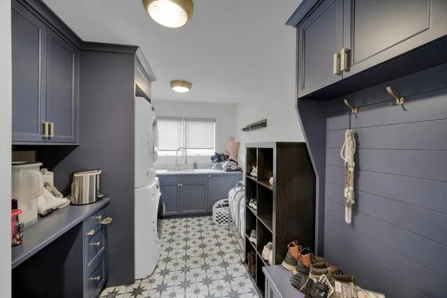 $1,030,000 | 3901 White Eagle Drive, Naperville, IL 60564