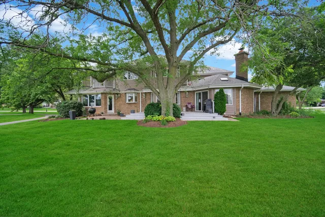 $1,030,000 | 3901 White Eagle Drive, Naperville, IL 60564