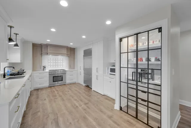 $1,030,000 | 3901 White Eagle Drive, Naperville, IL 60564