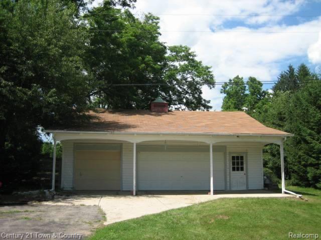 48300 Gyde Road Canton, MI 48187 - Photo 10 of 13 Garage-2