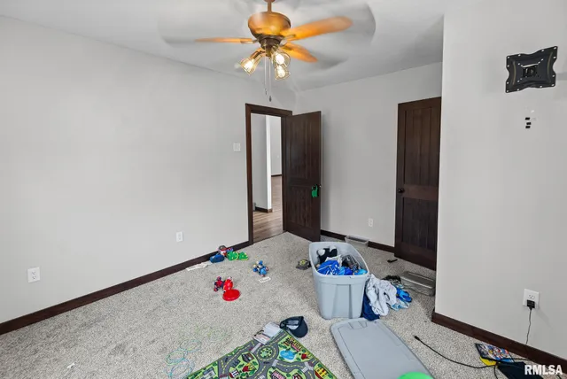 $345,000 | 7984 Wilson Road, Kinmundy, IL 62854