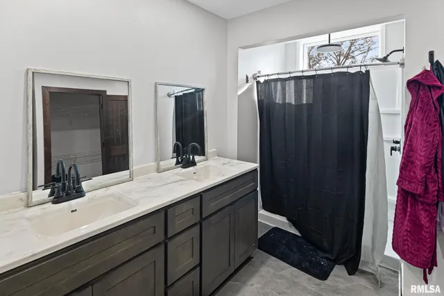 $345,000 | 7984 Wilson Road, Kinmundy, IL 62854