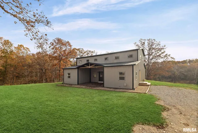 $345,000 | 7984 Wilson Road, Kinmundy, IL 62854