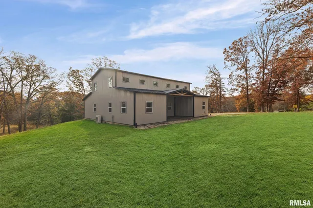 $345,000 | 7984 Wilson Road, Kinmundy, IL 62854