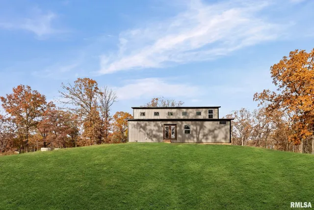 $345,000 | 7984 Wilson Road, Kinmundy, IL 62854