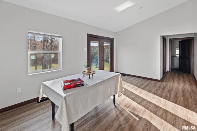 $345,000 | 7984 Wilson Road, Kinmundy, IL 62854