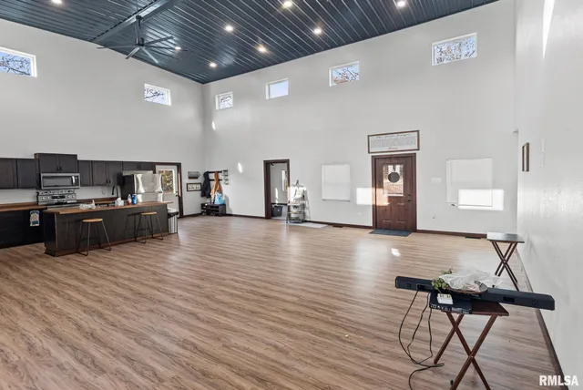 $345,000 | 7984 Wilson Road, Kinmundy, IL 62854