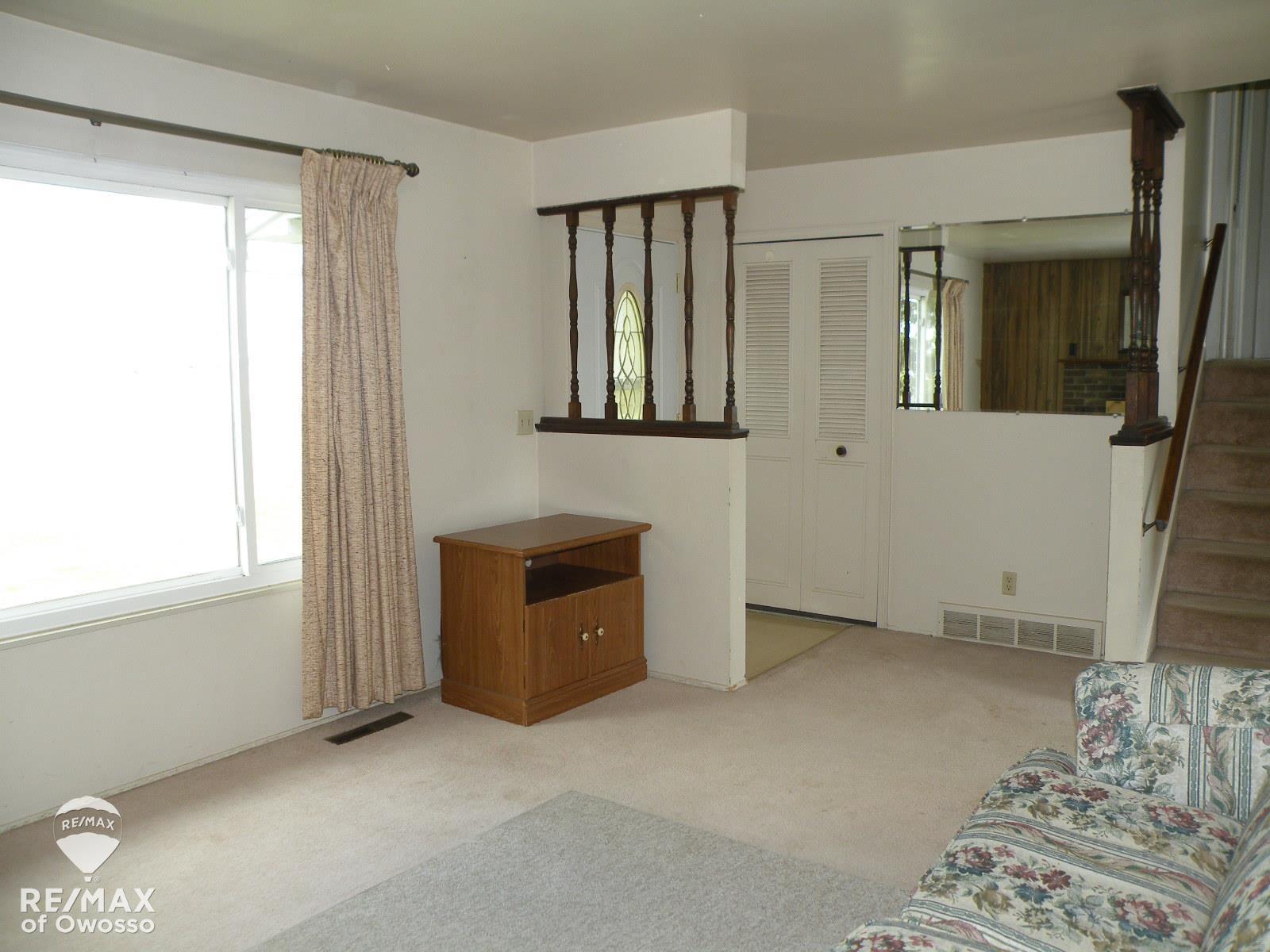 3768 Allan Road Owosso, MI 48867 - Photo 5 of 20 50107989-4.JPG