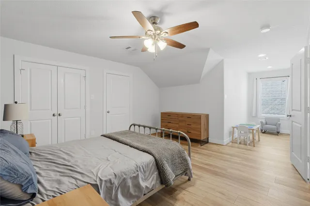 $1,135,000 | 73 Madrone Terrace Place, The Woodlands, TX 77375