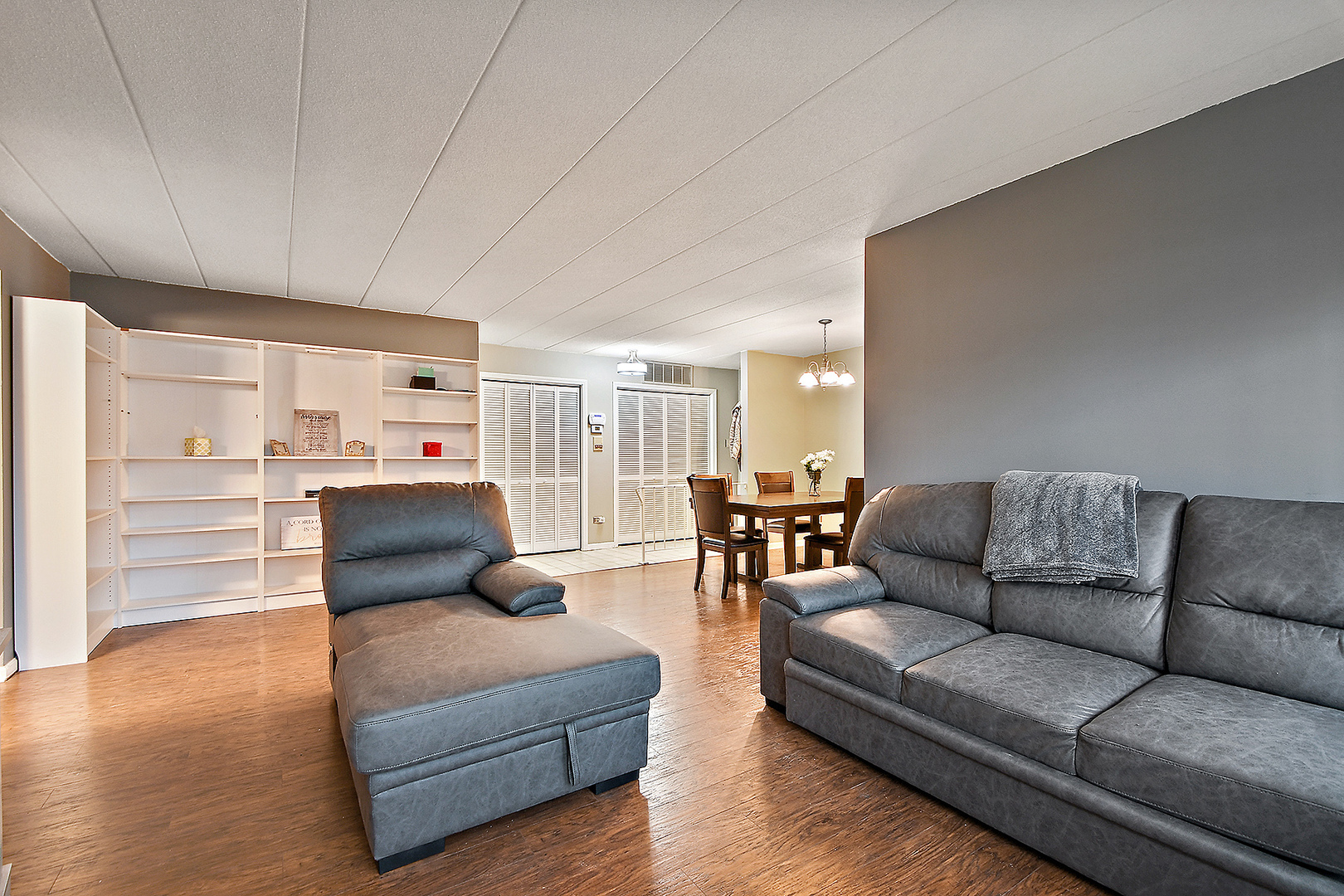 2161 Oak Road, Unit 1A Homewood, IL 60430 - Photo 8 of 19 a living room with furniture and wooden floor