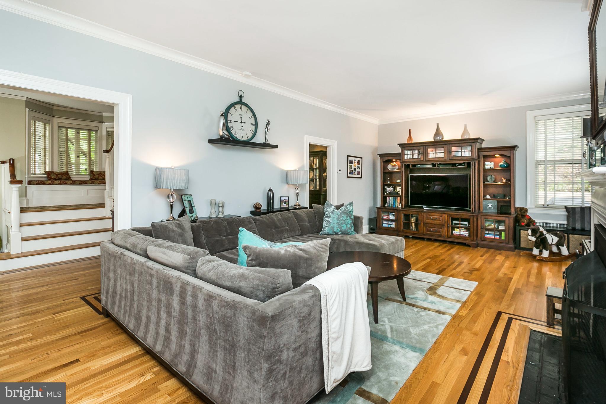 5407 Falls Rd Terrace Baltimore, MD 21210 - Photo 17 of 65 Spacious living room!