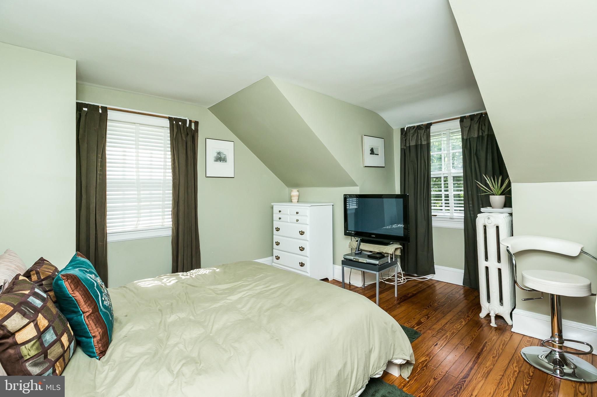5407 Falls Rd Terrace Baltimore, MD 21210 - Photo 41 of 65 3 additional bedrooms and full bath on 3rd floor.