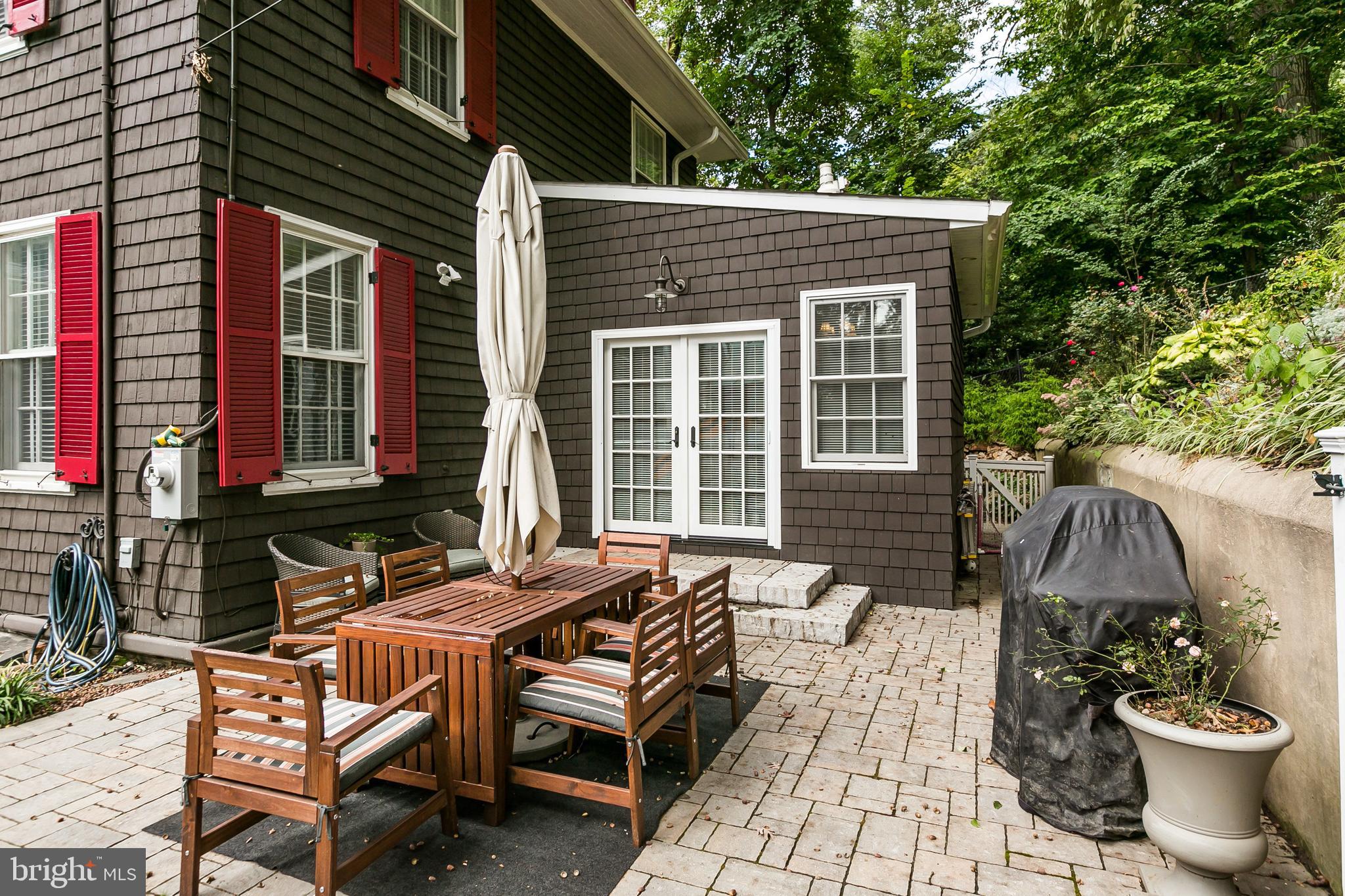 5407 Falls Rd Terrace Baltimore, MD 21210 - Photo 50 of 65 Great space for entertaining friends and family