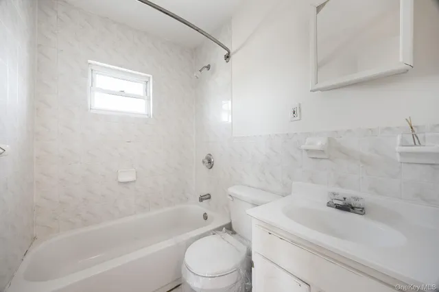 $749,000 | 41 West Avenue, Lawrence, NY 11559