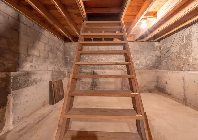 $279,000 | 142 Brattleboro Road, Hinsdale, NH 03451