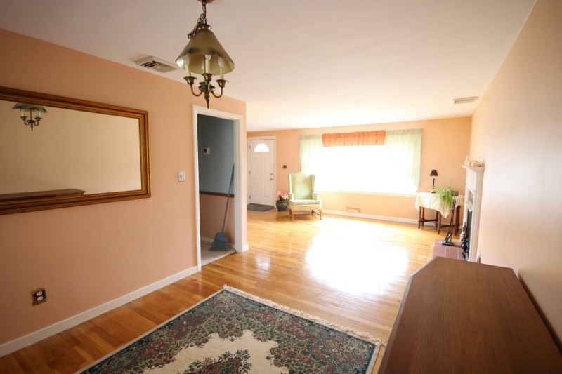 60 Rolling Ridge Road Holden, MA 01520 - Photo 11 of 34 Gallery Image 11