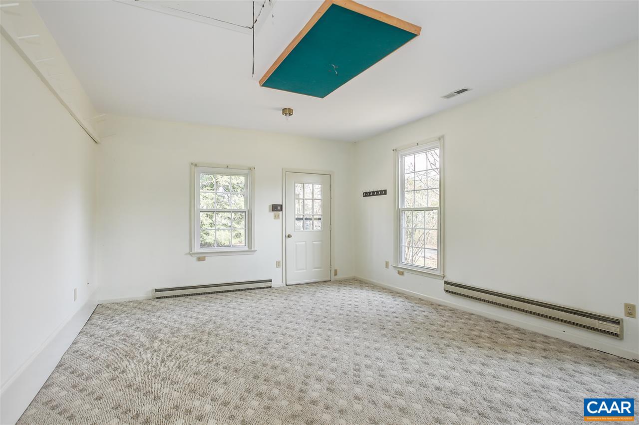 2711 Huntington Road Charlottesville, VA 22901 - Photo 13 of 39 an empty room with windows