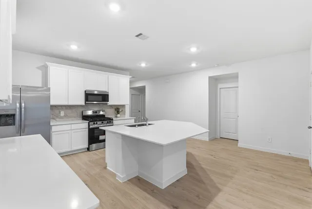 $2,400 | 4311 Windsor Forest, Fulshear, TX 77494