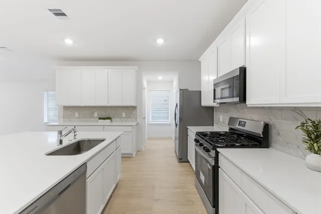 $2,400 | 4311 Windsor Forest, Fulshear, TX 77494